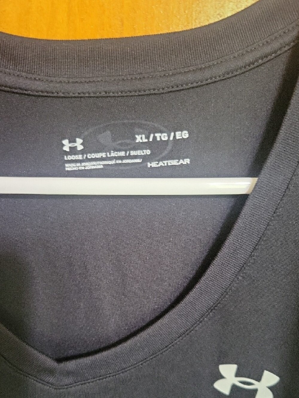 Under Armour Black Womens V-Neck Athletic Tee- Xl - Picture 2 of 2